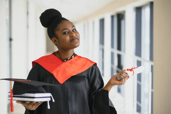 Krásná Africká Studentka Maturitním Vysvědčení — Stock fotografie