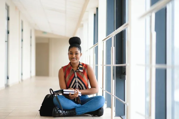 Utbildning Gymnasiet Universitet Lärande Och Människor Koncept Leende Afrikanska Amerikansk — Stockfoto