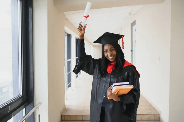 Beautiful African Female Student Graduation Certificate — Stock Photo, Image