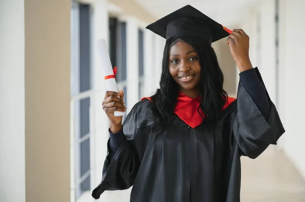 Porträt Der Schönen Afroamerikanischen Absolventin — Stockfoto