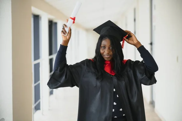 Krásná Africká Studentka Maturitním Vysvědčení — Stock fotografie