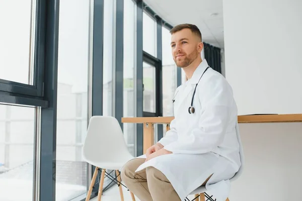 Portrait Smiling Doctor Looking Camera Arms Crossed Medical Office — Stock Photo, Image