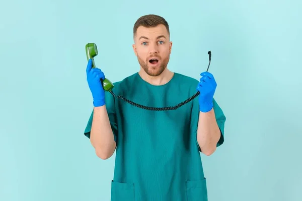 Dokter Met Telefoon Een Blauwe Achtergrond Doktersvoorschrift — Stockfoto