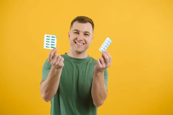 Complejo Vitamínico Hombre Guapo Toma Medicamentos Salud Antidepresivos Más Comúnmente — Foto de Stock