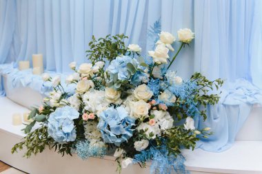 Düğün yemeğindeki restoranın dekorasyonu.