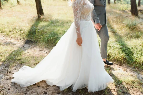 Gelin ve damat yakın çekim yakışıklı