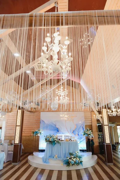 Cerimónia Casamento Maravilhosa Arco Casamento Moderno Feito Acordo Com Moda — Fotografia de Stock