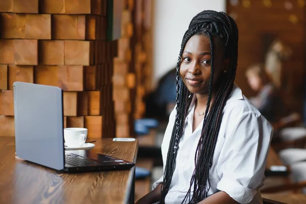 Happy African American Woman Worker Using Laptop Work Study Computer — Stock Photo, Image