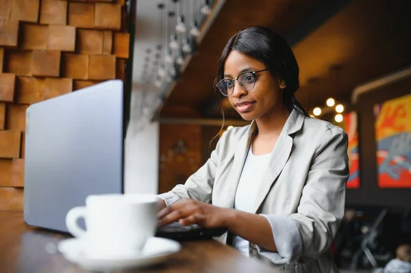 Side View Black Lady Enjoying Morning Coffee Checking Emails Laptop — Stock Photo, Image