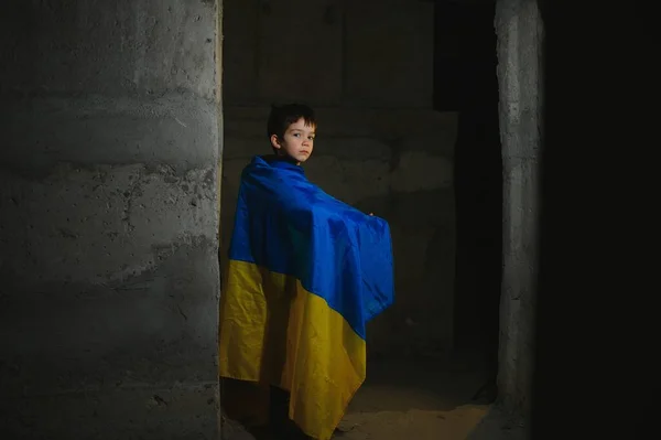 Rusya Nın Ukrayna Karşı 2022 Deki Savaşı Üzgün Bir Çocuk — Stok fotoğraf
