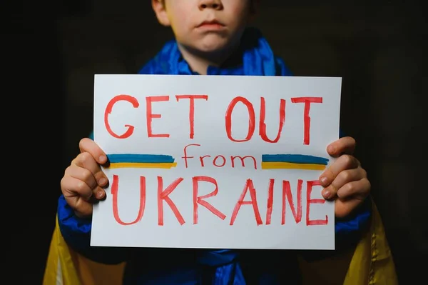 Upprörd Ukrainska Stackars Småbarn Pojke Unge Hemlös Protesterar Krig Konflikt — Stockfoto