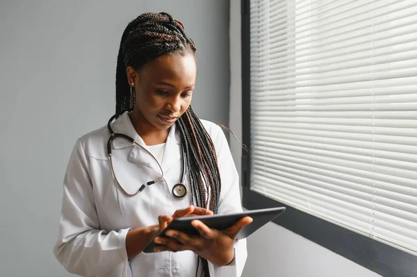 Portrait Smiling Female Doctor Wearing White Coat Stethoscope Hospital Office — Stock Photo, Image