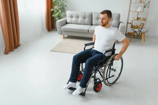 Junger Schöner Mann Rollstuhl — Stockfoto