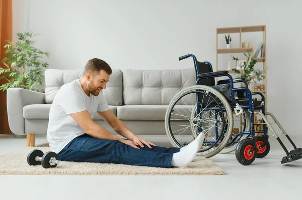 Behinderter Sportler Der Stretching Und Übungen Rollstuhl Macht Das Leben — Stockfoto