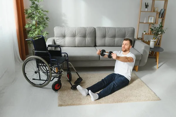 Homme Handicapé Rétablissant Une Blessure Maison — Photo