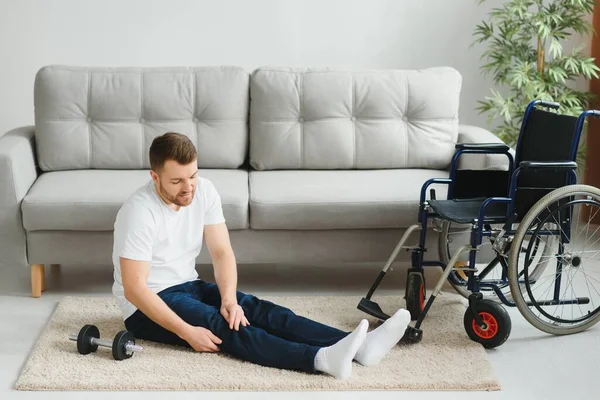 Homem Deficiente Desporto Para Deficientes Homem Cadeira Rodas Com Halteres — Fotografia de Stock