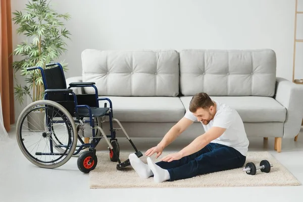 Behinderter Sportler Der Stretching Und Übungen Rollstuhl Macht Das Leben — Stockfoto