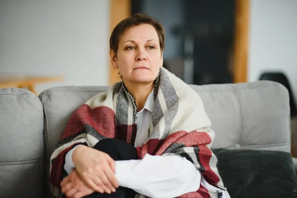 Portrait Senior Woman Home Sofa Plaid — Stock Photo, Image