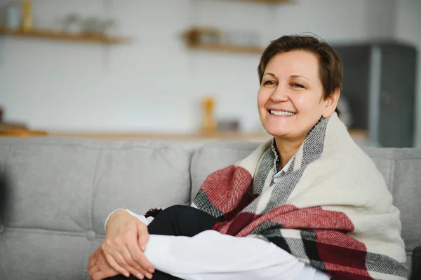 Portrait Senior Woman Home Sofa Plaid — Stock Photo, Image