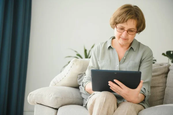 Senior Woman Looking Laughing Her Digital Tablet Sofa — Stock Photo, Image