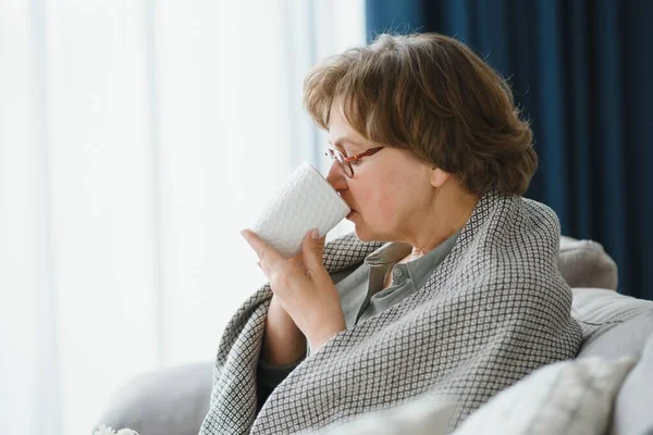 Elderly Caucasian Pensioner Wrapped Gray Plaid Drinking Hot Tea Living — Stock Photo, Image