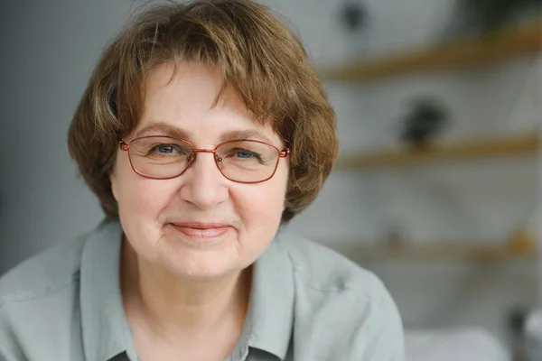 Closeup Portrait Older Woman Wearing Glasses — Stock Photo, Image