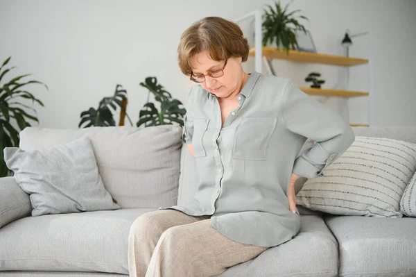 Senior Woman Suffering Back Pain Sofa Home — Stockfoto