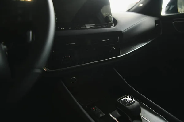 Luksusowe Wnętrze Samochodu Kierownica Dźwignia Zmiany Biegów Deska Rozdzielcza — Zdjęcie stockowe