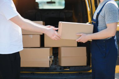 Müşteri kabul paketine teslimat servisi gönder