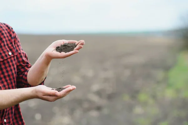 Solo Braços Agricultor Imagem Com Foco Seletivo — Fotografia de Stock