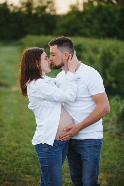 gün batımı sırasında hoş gelecek anne portresi.