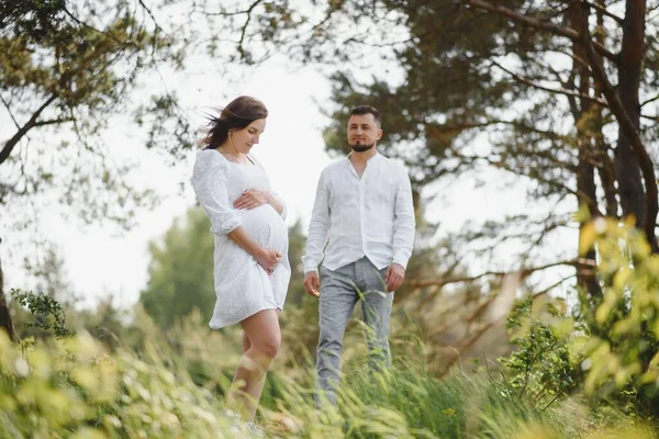 Retrato Futuros Padres Encantadores Durante Puesta Del Sol —  Fotos de Stock