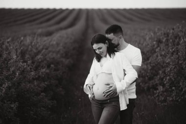 gün batımı sırasında hoş gelecek anne portresi.