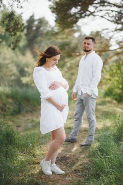 gün batımı sırasında hoş gelecek anne portresi.