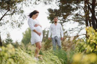 gün batımı sırasında hoş gelecek anne portresi.