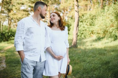 gün batımı sırasında hoş gelecek anne portresi.