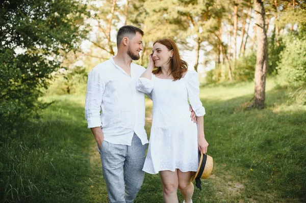 Pregnant Woman Her Family Looking Happy — Stockfoto