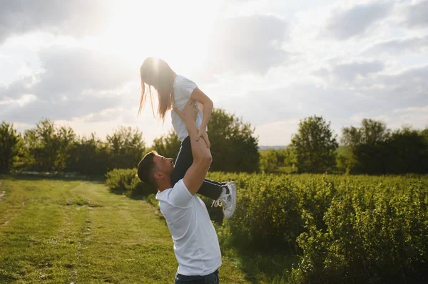 Baba Kızı Doğada — Stok fotoğraf