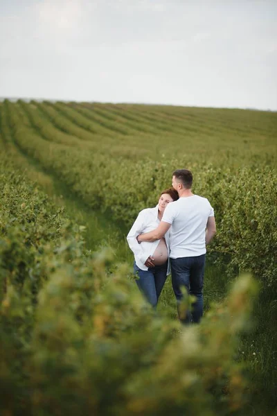 Happy Young Pregnant Couple Hugging Nature — Stock Photo, Image