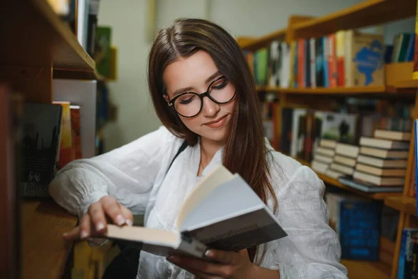 Education High School University Learning People Concept Smiling Student Girl — Stockfoto