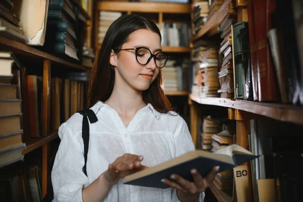 Portrait Student Girl Studying Library — Stock Photo, Image