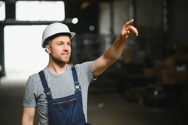 Mężczyzna Magazyn Pracownik Portret Magazyn — Zdjęcie stockowe