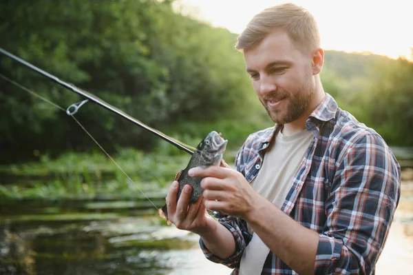 Passatempo Masculino Pronto Para Pesca Relaxe Ambiente Natural Isca Truta — Fotografia de Stock