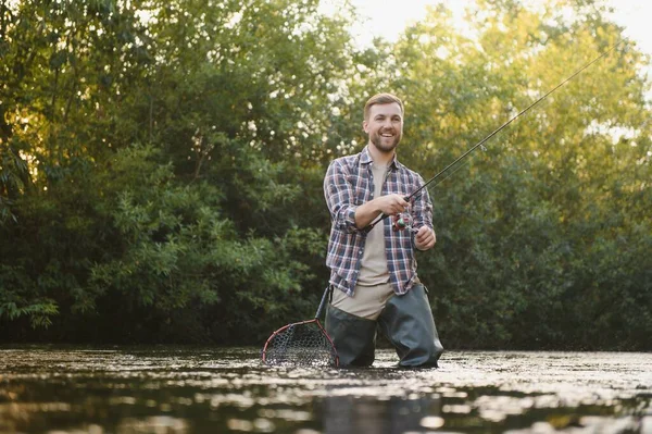 Pesca Pescador Trucha Pescador Río Salvaje — Foto de Stock