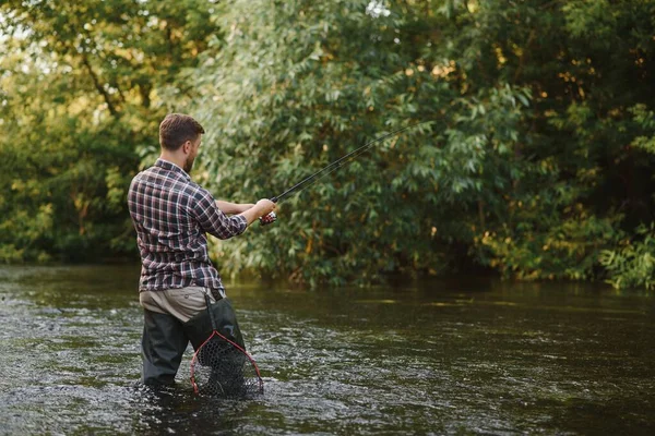 Manlig Hobby Redo För Fiske Koppla Naturen Öring Bete Skäggig — Stockfoto