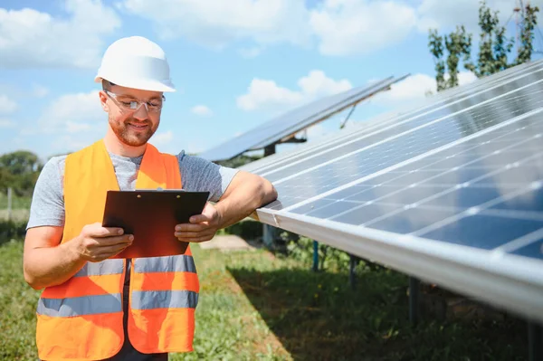 Technician Checks Maintenance Solar Panels — Stok fotoğraf