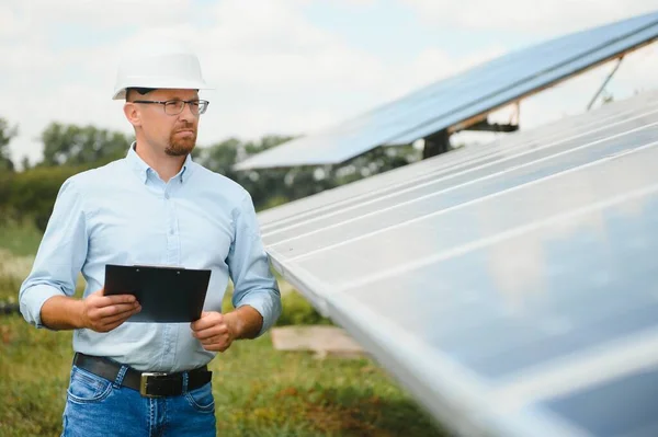 Technician Checks Maintenance Solar Panels — Stok fotoğraf