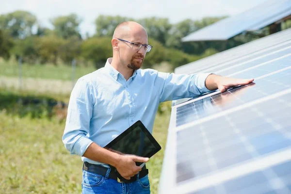 Portrait Male Engineer Tablet His Hands Solar Panels Station Wearing — Zdjęcie stockowe
