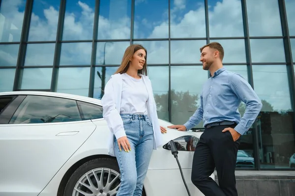 Young Couple Man Woman Traveling Together New Car Having Stop — Stock Fotó