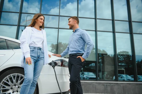 Smiling Man Woman Charging Station Electric Cars Man Charging Car — Stock Fotó